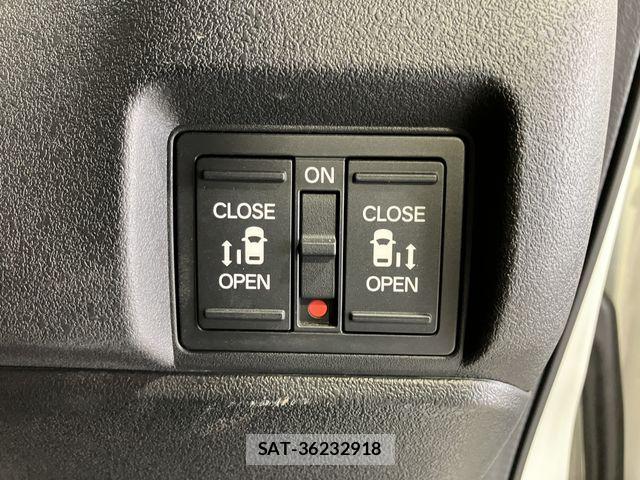 Honda N BOX CUSTOM 2023-11 5873964-19