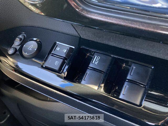 Honda N BOX CUSTOM 2018-03 6613720-14