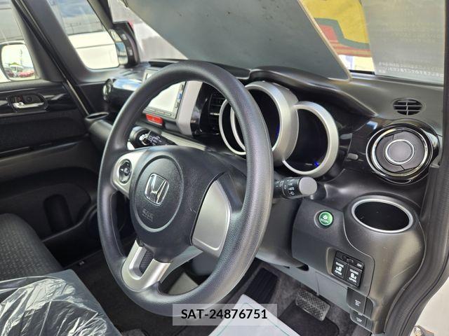 Honda N BOX CUSTOM 2017-03 6691138-16