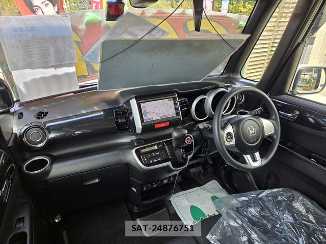 Honda N BOX CUSTOM 2017-03 6691138-23