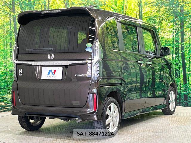 Honda N BOX CUSTOM 2019-05 6752637-17
