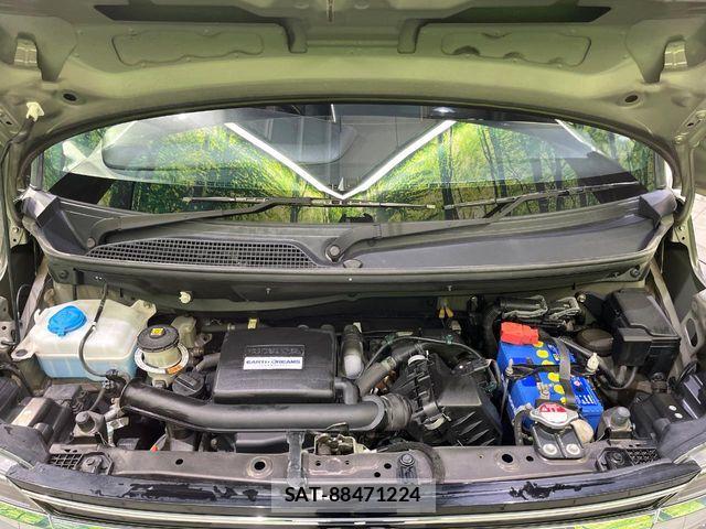 Honda N BOX CUSTOM 2019-05 6752637-18