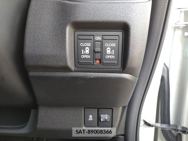 Honda N BOX CUSTOM 2023-11 6791322-20