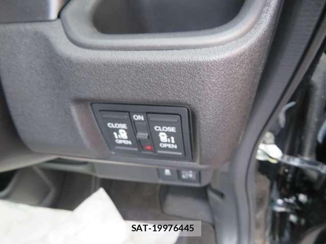 Honda N BOX CUSTOM 2026-05 7250366-17
