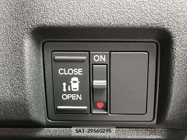 Honda N BOX CUSTOM 2024-12 7272513-11