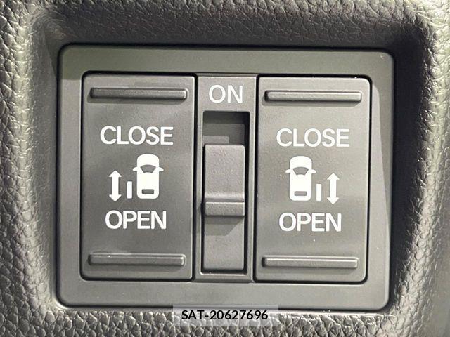 Honda N BOX CUSTOM 2018-02 7359022-7
