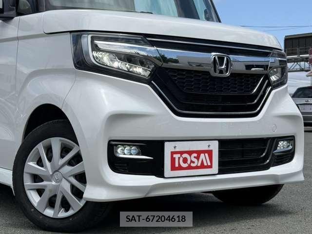Honda N BOX CUSTOM 2019-01 7456308-26