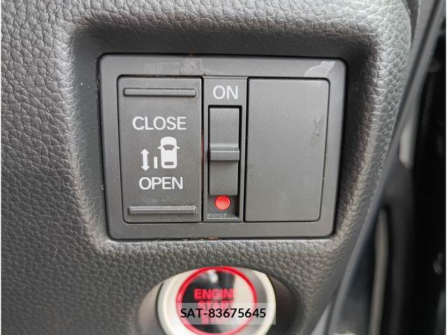 Honda N BOX CUSTOM 2023-04 7562563-17