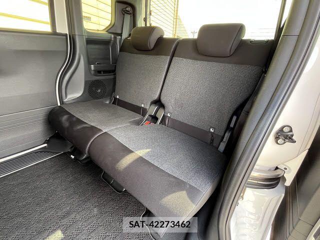 Honda N BOX CUSTOM 2023-11 7618685-12
