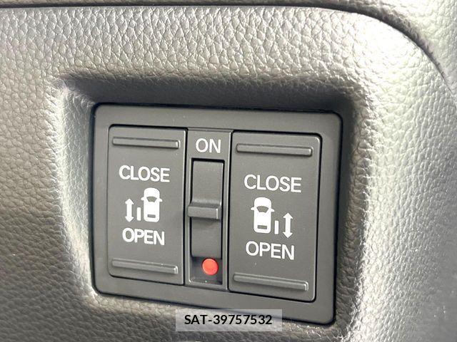 Honda N BOX CUSTOM 2023-01 7618686-2
