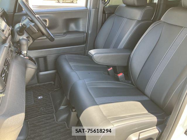 Honda N BOX CUSTOM 2024-05 7980297-12