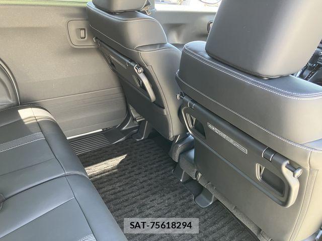 Honda N BOX CUSTOM 2024-05 7980297-13