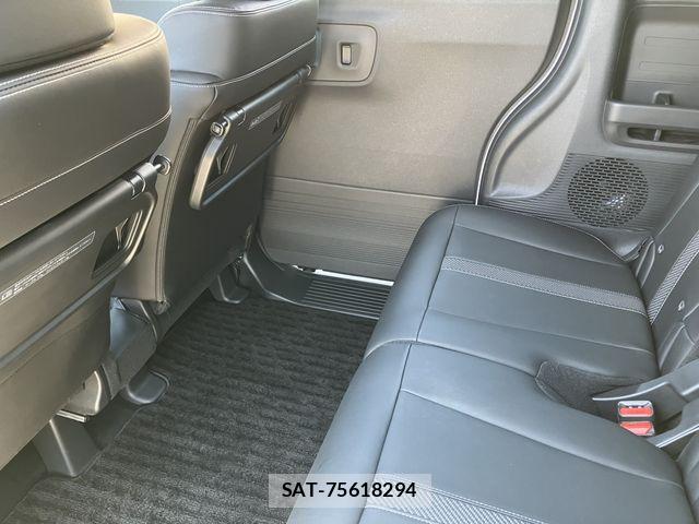 Honda N BOX CUSTOM 2024-05 7980297-15