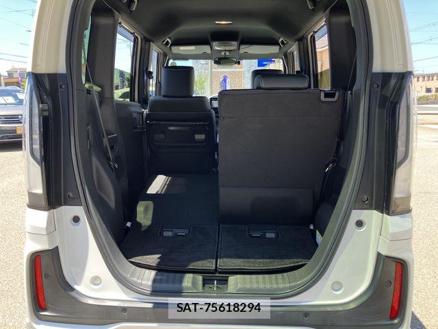 Honda N BOX CUSTOM 2024-05 7980297-17