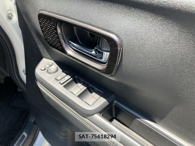 Honda N BOX CUSTOM 2024-05 7980297-24
