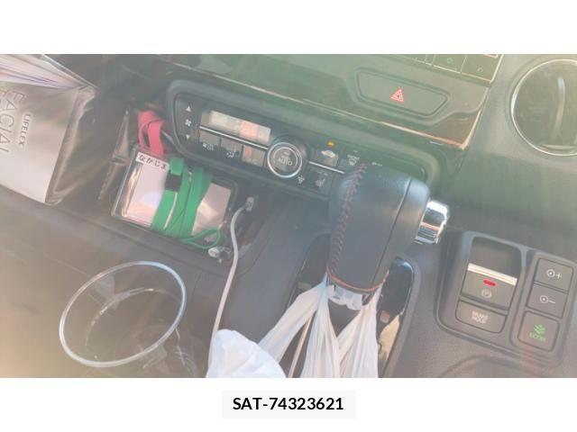 Honda N BOX CUSTOM 2023-08 8146306-16