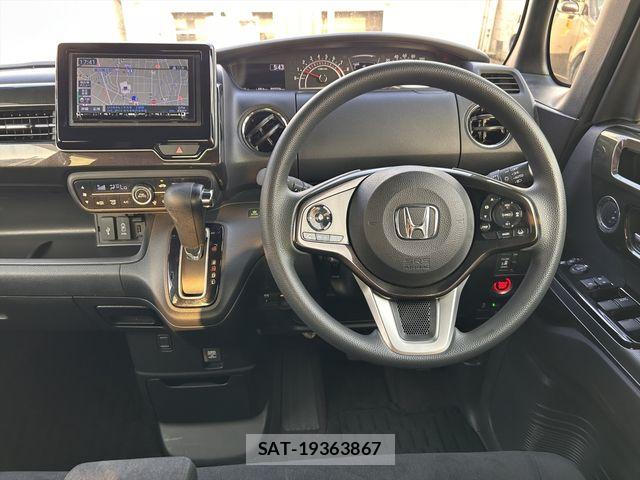 Honda N BOX CUSTOM 2018-02 8209131-11