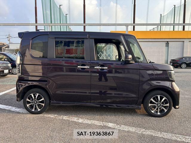 Honda N BOX CUSTOM 2018-02 8209131-3