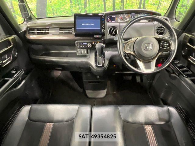Honda N BOX CUSTOM 2018-02 8246151-1