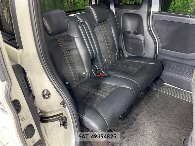 Honda N BOX CUSTOM 2018-02 8246151-8