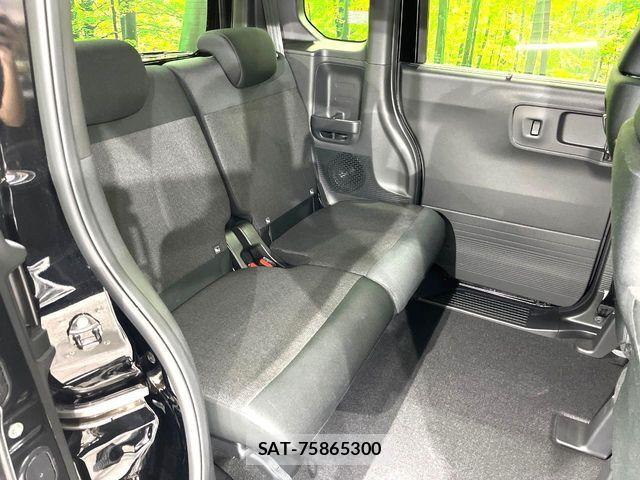 Honda N BOX CUSTOM 2023-10 8246147-9