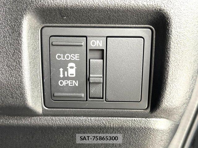Honda N BOX CUSTOM 2023-10 8246147-2