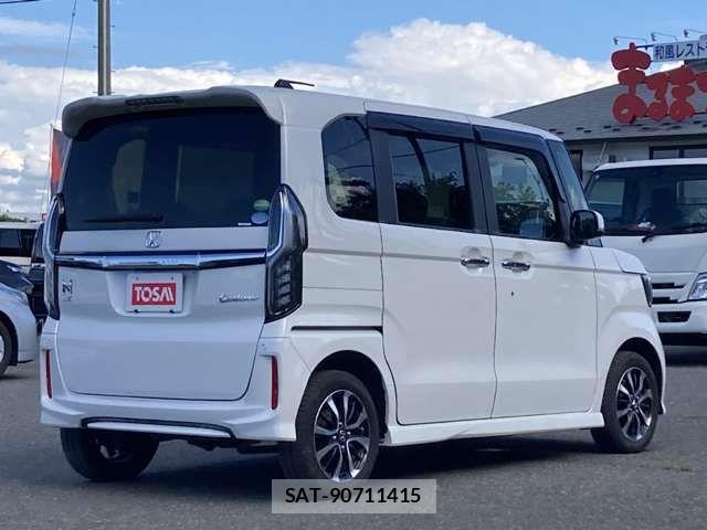 Honda N BOX CUSTOM 2019-10 8246154-4