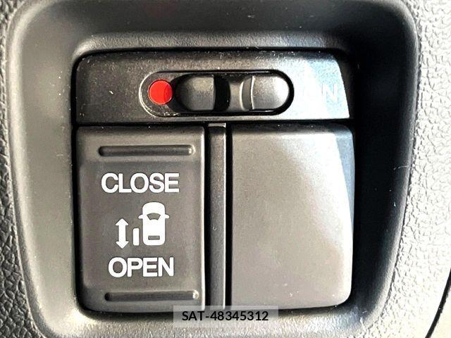 Honda N BOX CUSTOM 2015-08 8337121-4