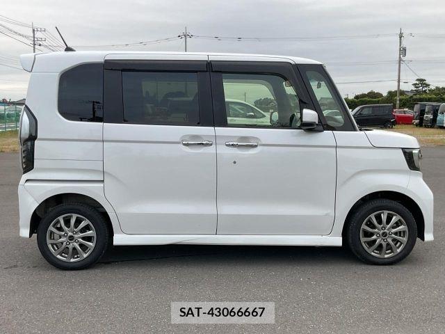 Honda N BOX CUSTOM 2018-10 8367686-16