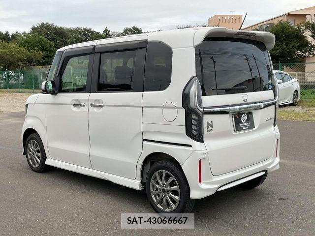 Honda N BOX CUSTOM 2018-10 8367686-17
