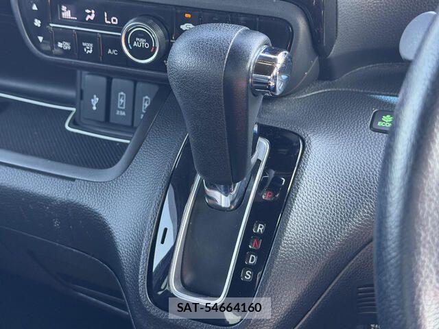 Honda N BOX CUSTOM 2018-05 8413972-10