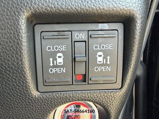 Honda N BOX CUSTOM 2018-05 8413972-14