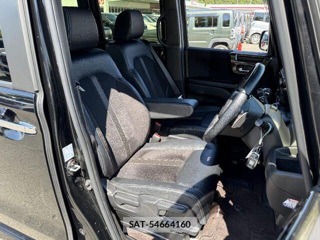 Honda N BOX CUSTOM 2018-05 8413972-15
