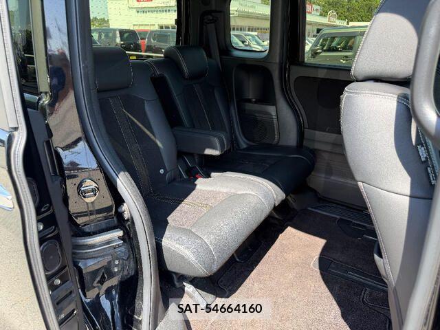 Honda N BOX CUSTOM 2018-05 8413972-17