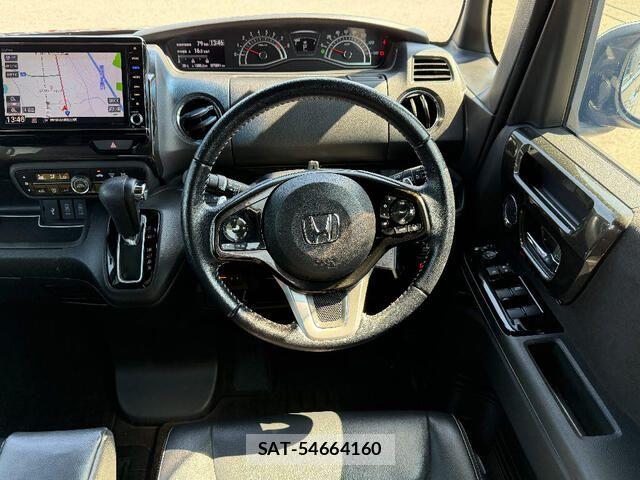 Honda N BOX CUSTOM 2018-05 8413972-6