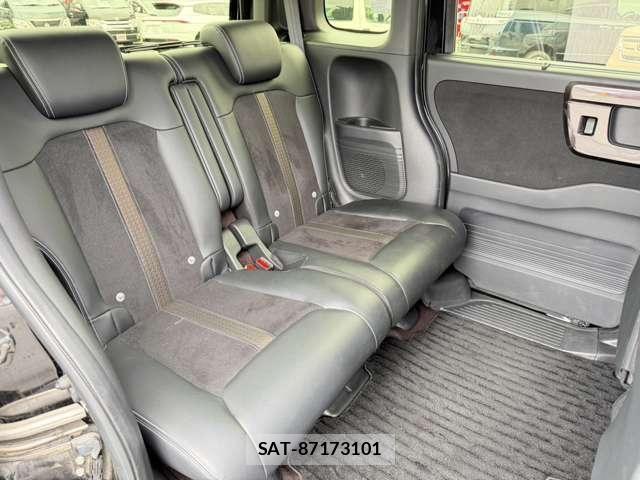 Honda N BOX CUSTOM 2018-02 8413971-12