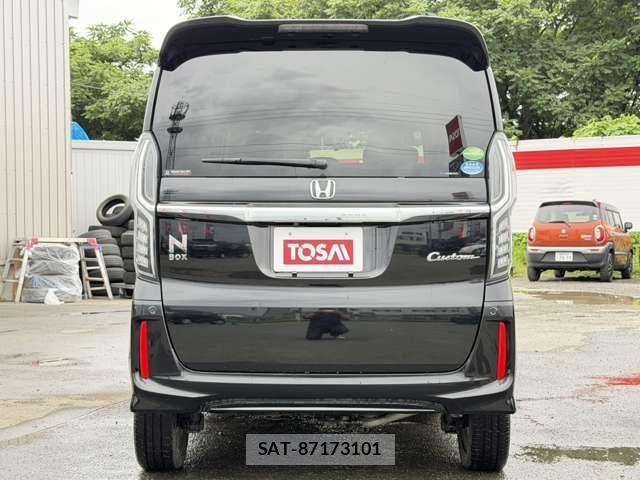 Honda N BOX CUSTOM 2018-02 8413971-18