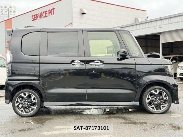 Honda N BOX CUSTOM 2018-02 8413971-25