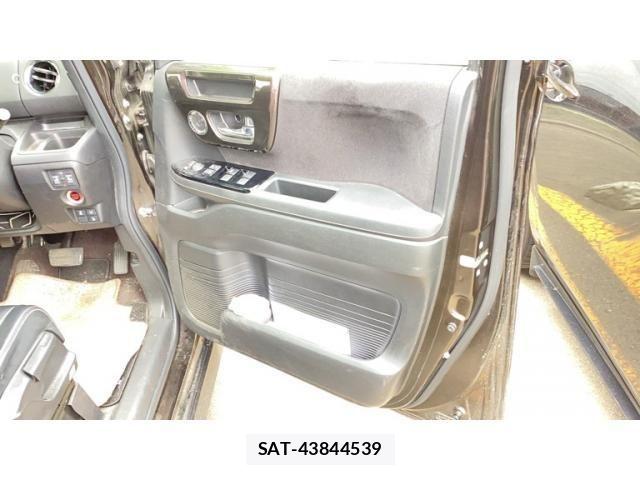 Honda N BOX CUSTOM 2018-03 8413973-5