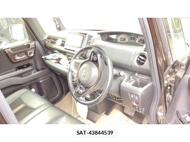 Honda N BOX CUSTOM 2018-03 8413973-6