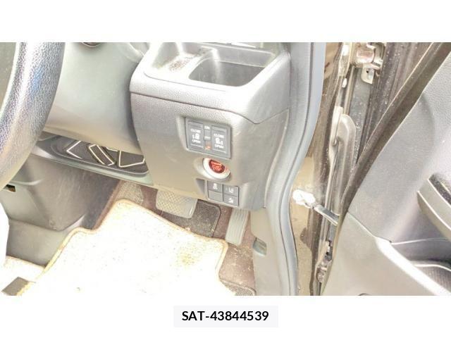 Honda N BOX CUSTOM 2018-03 8413973-7