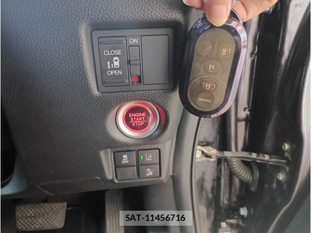 Honda N BOX CUSTOM 2018-02 8628076-12