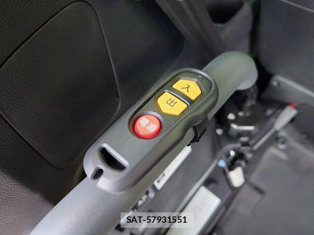 Honda N BOX CUSTOM 2018-05 8686164-15