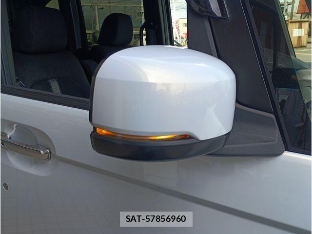 Honda N BOX CUSTOM 2022-01 8830776-5