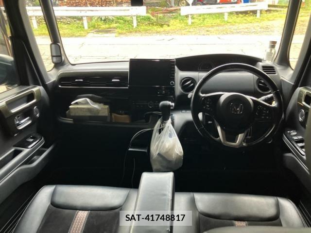 Honda N BOX CUSTOM 2018-05 8881181-12