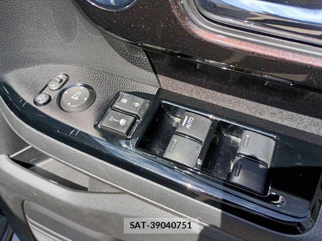 Honda N BOX CUSTOM 2018-07 8881182-26