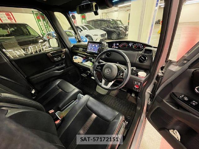 Honda N BOX CUSTOM 2018-05 8881177-1
