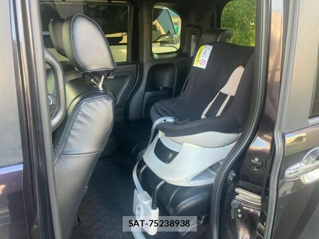 Honda N BOX CUSTOM 2018-03 8881179-12