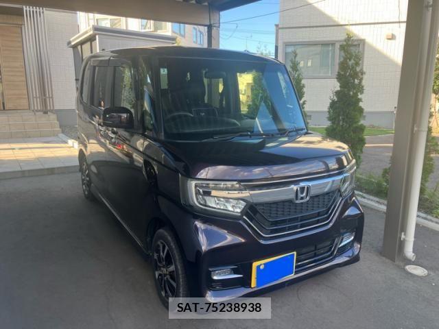 Honda N BOX CUSTOM 2018-03 8881179-1