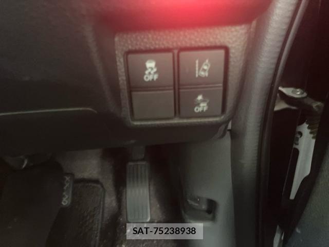 Honda N BOX CUSTOM 2018-03 8881179-19